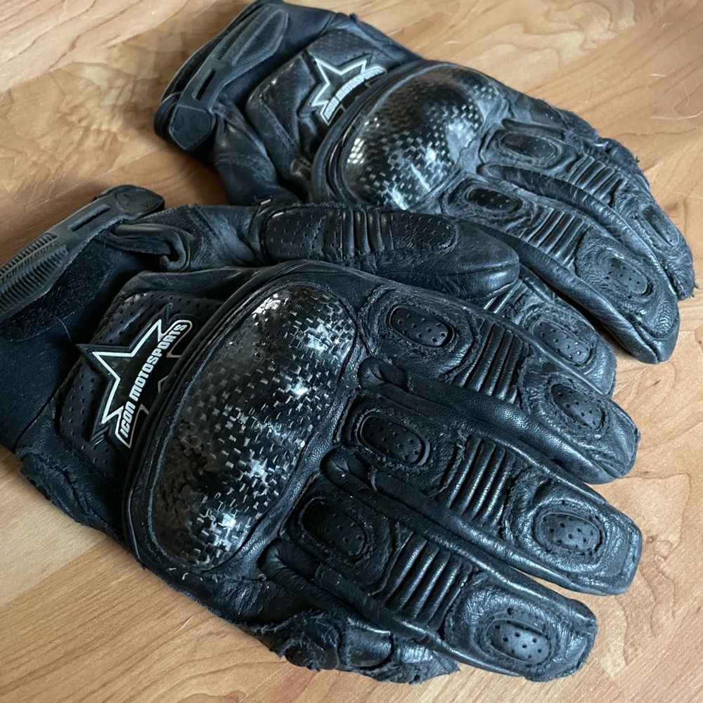 Icon Womens Merc Black Carbon Fiber Knuckles Riding Leather Gloves